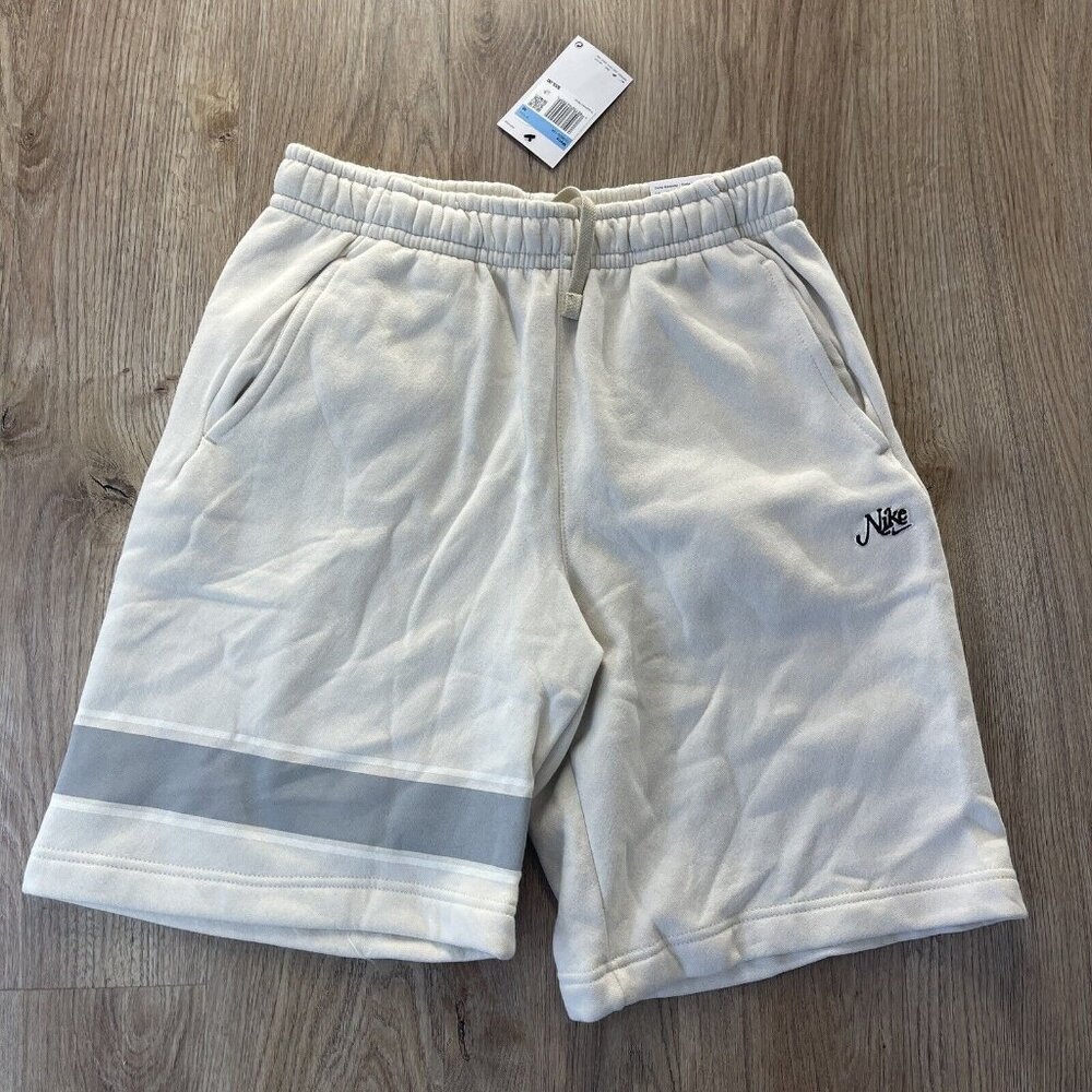 New Nike Sportswear Club French Terry Varsity Shorts DV9609-104 Sz M Medium Rare